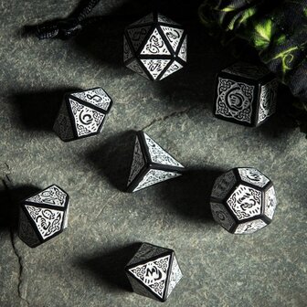 Celtic Dice Set Zwart &amp; Wit (7)