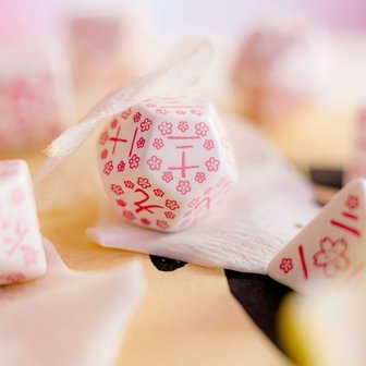 Japanese Dice Set: Cherry Blossoms Petals (7)