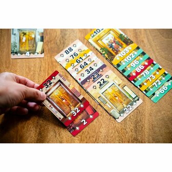 Up or Down? &ndash; Kaartspel - Capstone Games