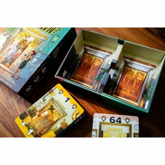 Up or Down? &ndash; Kaartspel - Capstone Games