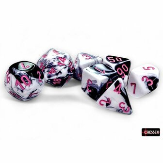 Dobbelstenen - Gemini Black-White/Pink (7x) - Polydice - Chessex