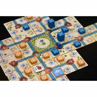 Tolleno &ndash; Tegellegspel &ndash; Sit Down!