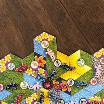 Garden Geckos with Dew Drops &amp; Koi Ponds Expansion &ndash; Tegellegspel &ndash; Tin Robot Games