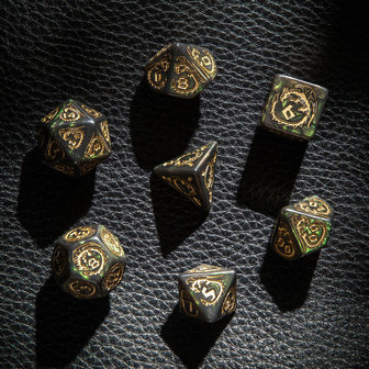 RPG Dragons Bottle Green &amp; Gold Dice Set (7 stuks)