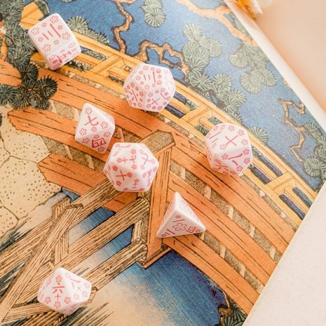 Japanese Dice Set: Cherry Blossoms Petals (7)