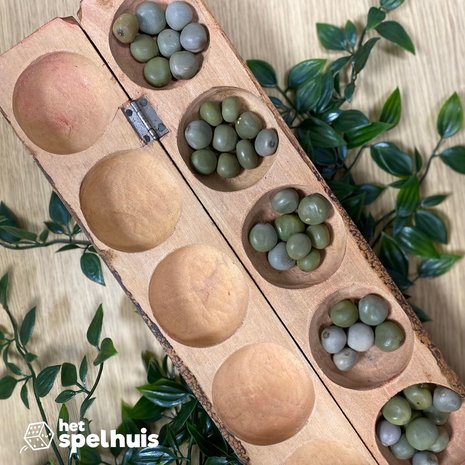 Awalé (= Mankala/Kalaha/Oware)