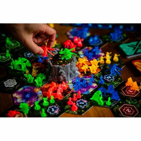 Nexus Ops – Revised Edition – Sci-Fi Strategiespel met 3D Monoliet – Renegade Game Studios