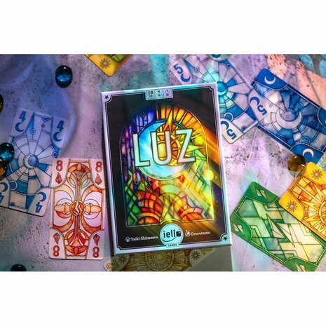 Luz – trick‑taking kaartspel / slagenspel van Iello