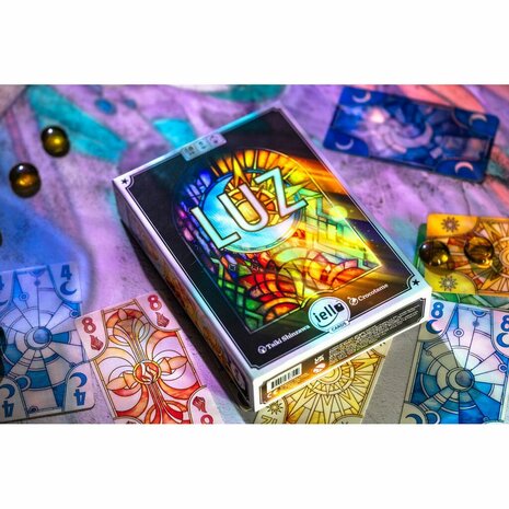 Luz – trick‑taking kaartspel / slagenspel van Iello