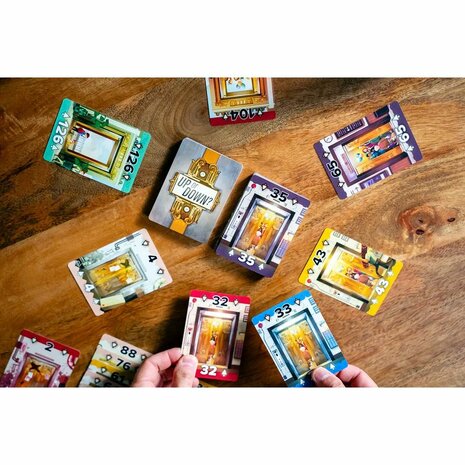 Up or Down? – Kaartspel - Capstone Games