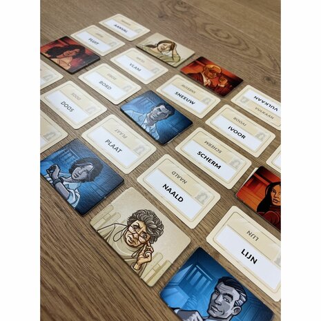 Codenames (Nieuw Artwork) – Woordspel – White Goblin Games