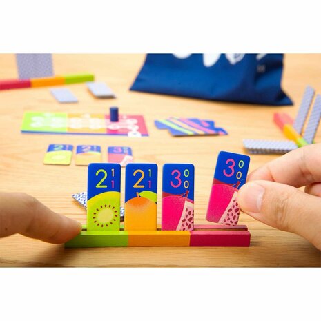 Tropichaos &ndash; Snel en chaotisch kaartspel met fruitsets &ndash; Oink Games