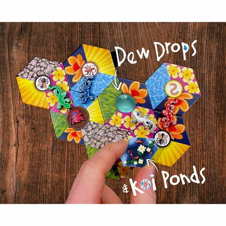 Garden Geckos with Dew Drops & Koi Ponds Expansion &ndash; Tegellegspel &ndash; Tin Robot Games